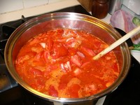 tomato sauce in the making